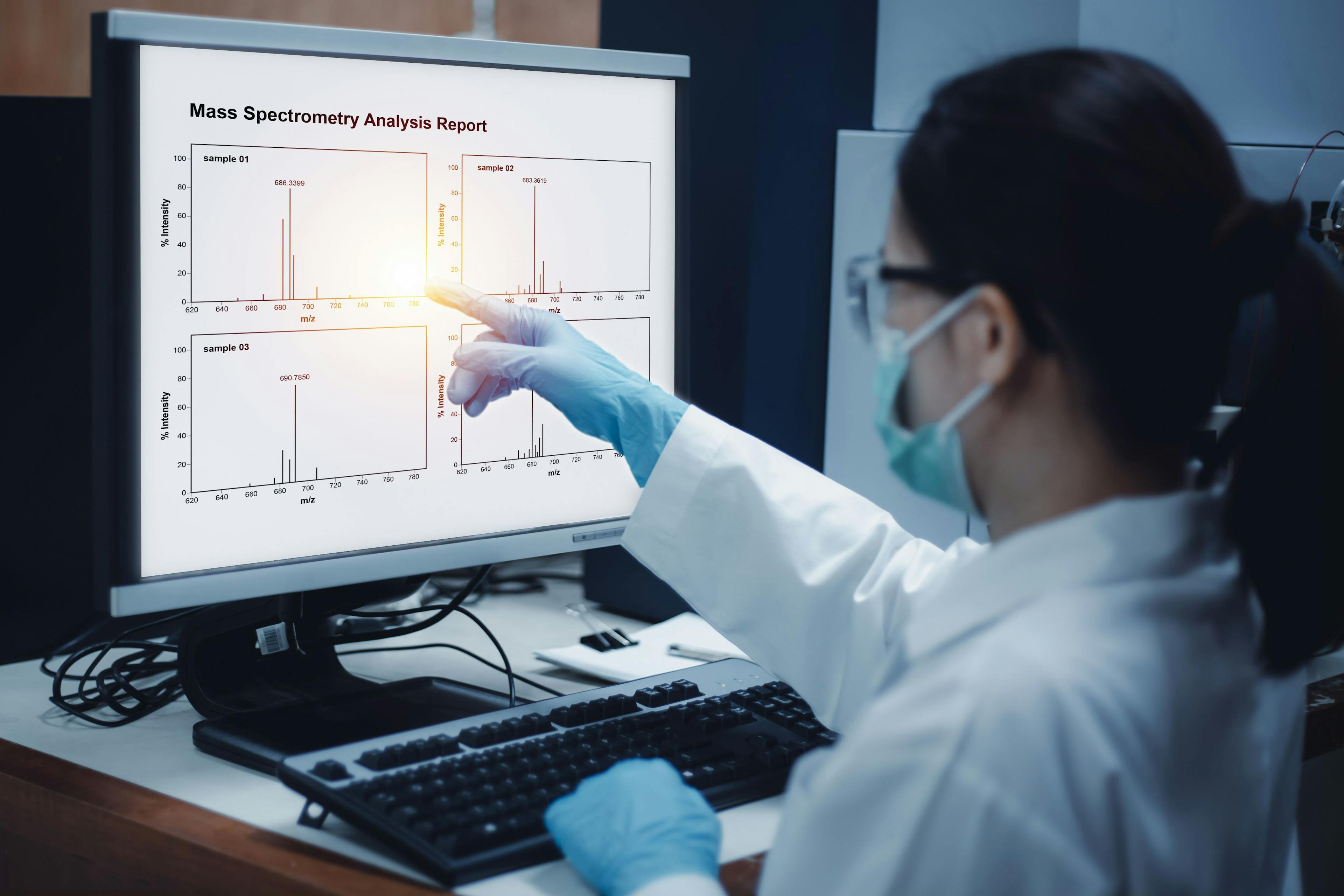 Scientist woman indicated mass spectrometry results from analysis differences of samples shown on the computer in the laboratory. | Image Credit: © S. Singha - stock.adobe.com