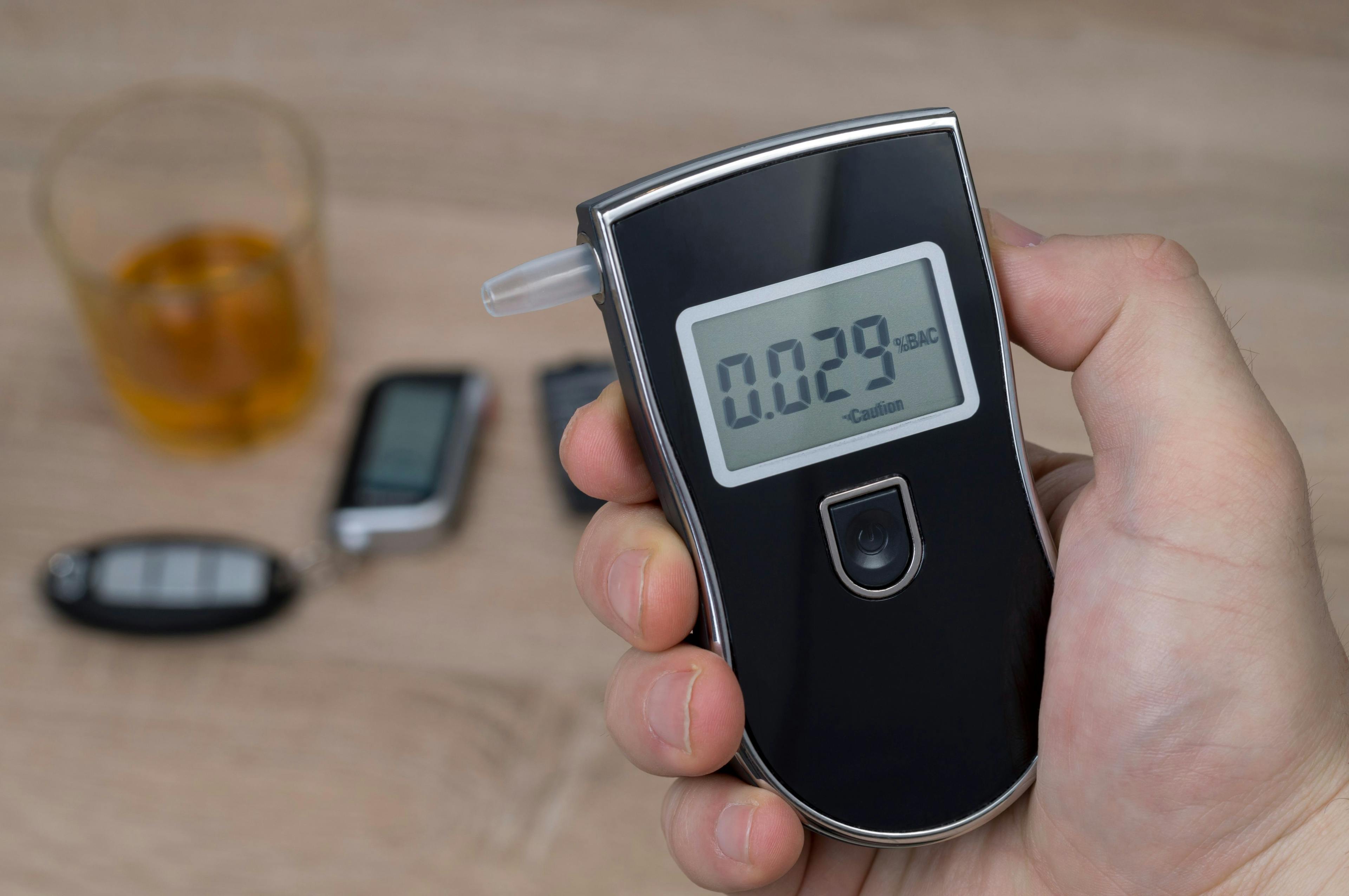 breathalyzer, alcohol and car keys, the concept of driving a car under the influence of alcohol | Image Credit: © Антон Скрипачев - stock.adobe.com