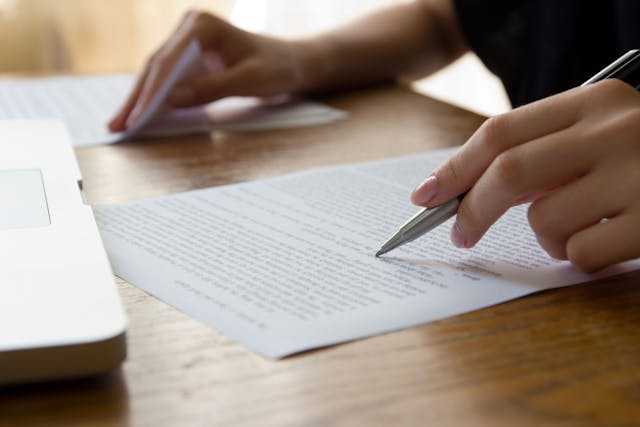 Hand with Pen Proofreading | Image Credit: © damark - stock.adobe.com