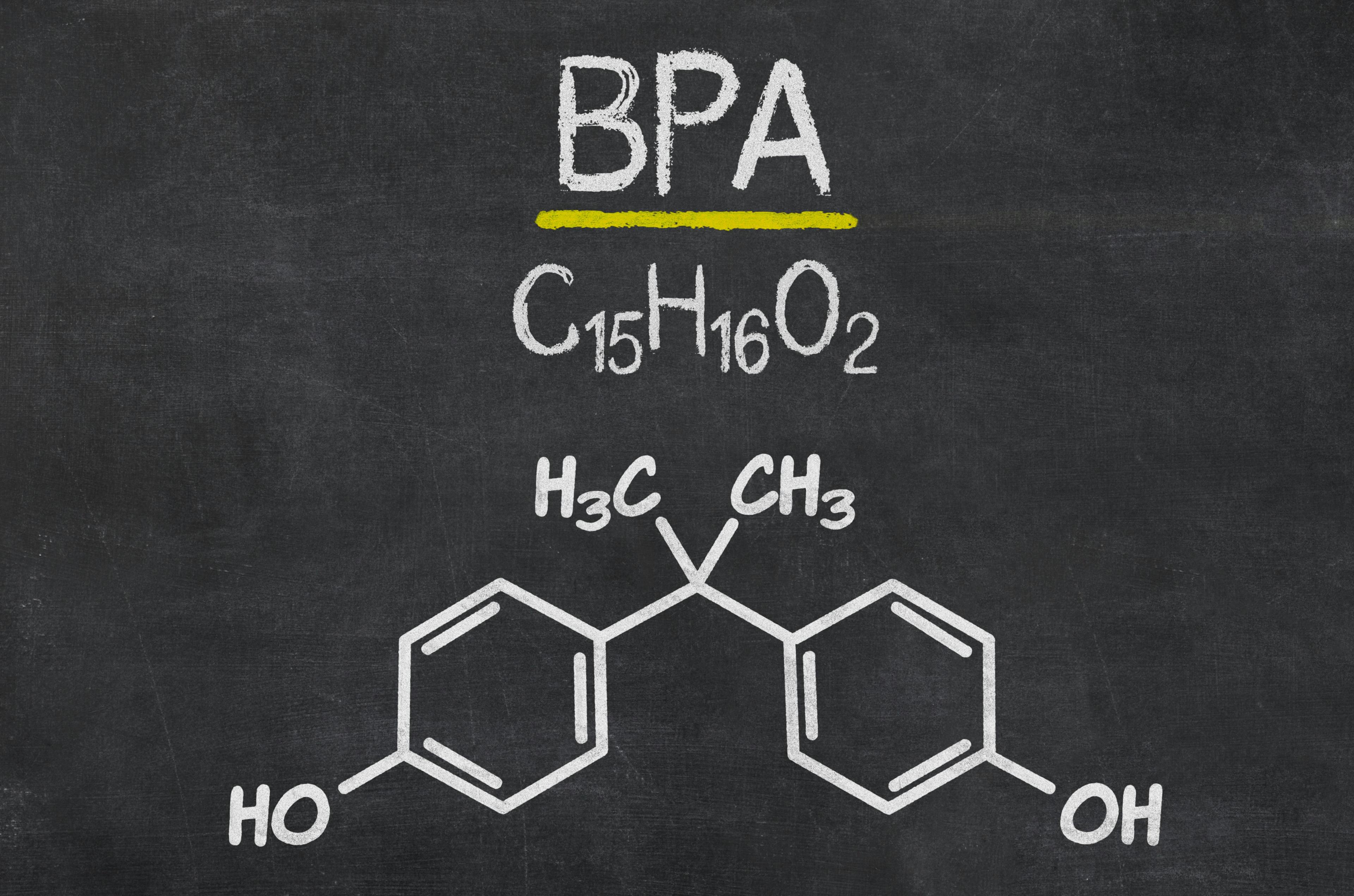 Schiefertafel mit der chemischen Formel von BPA | Image Credit: © Zerbor - stock.adobe.com