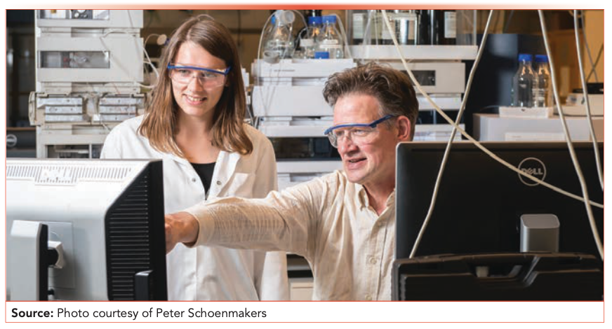 Peter Schoenmakers in the lab in 2017 with Charlotte Croes, one of the MSc students from a national talent program he started.