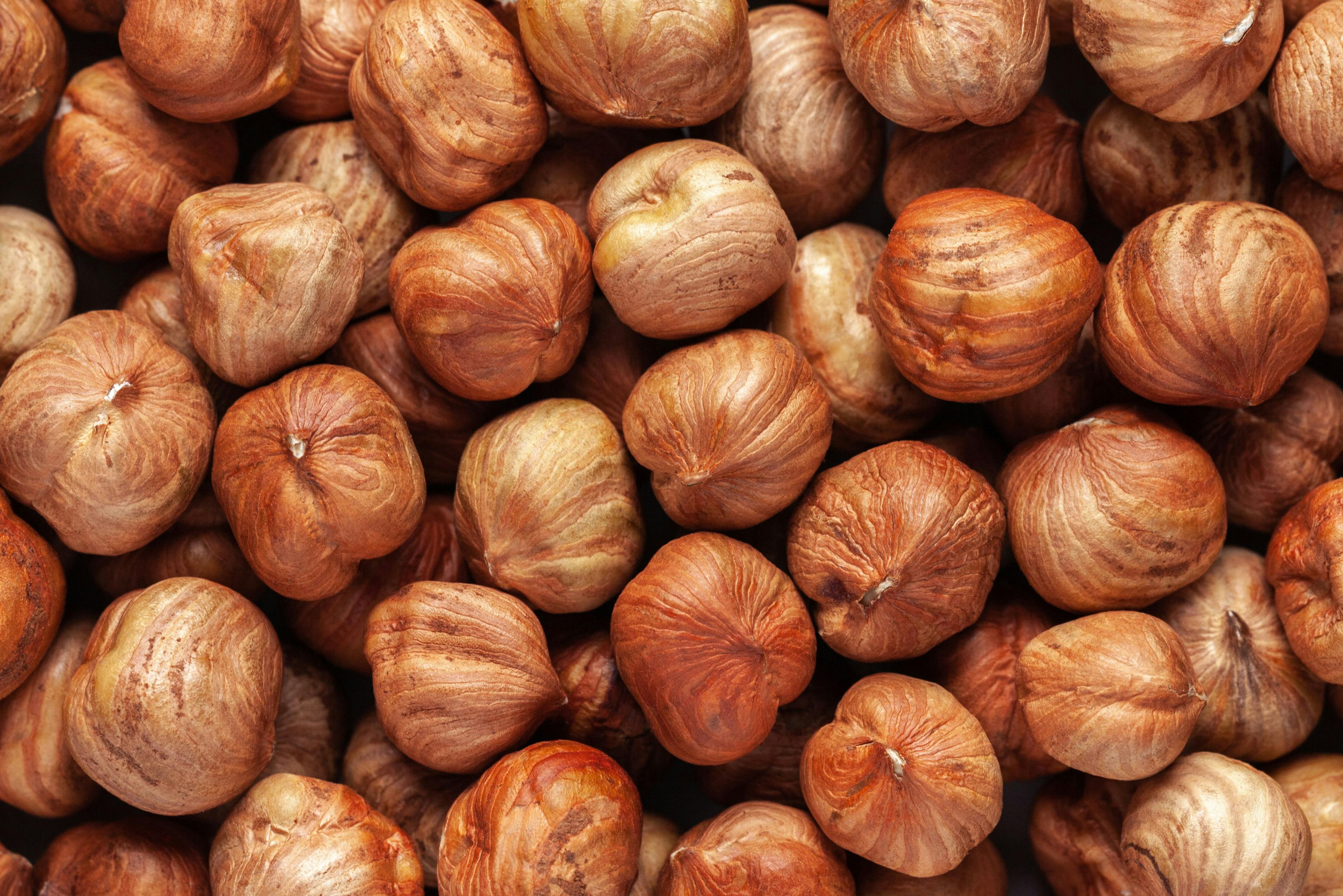 Hazelnut background. Peeled hazelnut kernels | Image Credit: © Svetlana - stock.adobe.com