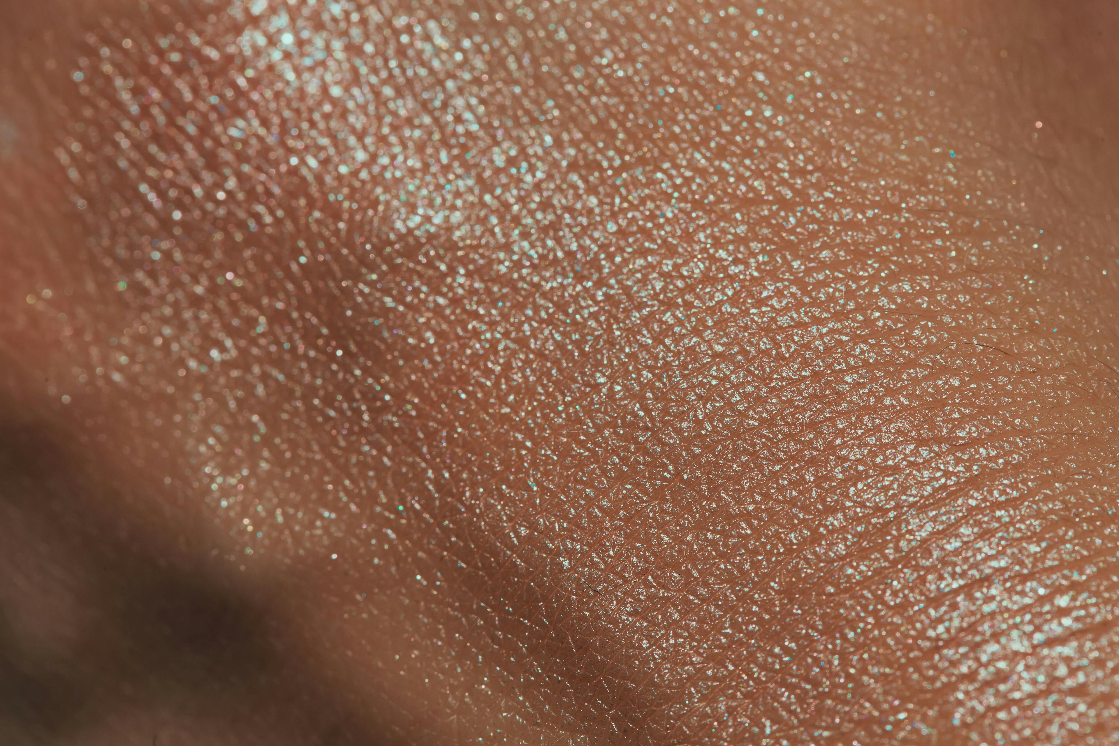 texture of human skin with liquid highlighter swatch | Image Credit: © viki2103stock - stock.adobe.com