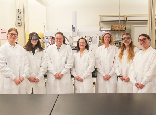 Dr. Katelynn Perrault (center) and her research group at William & Mary. | Photo Credit: © Katelynn Perrault Uptmor