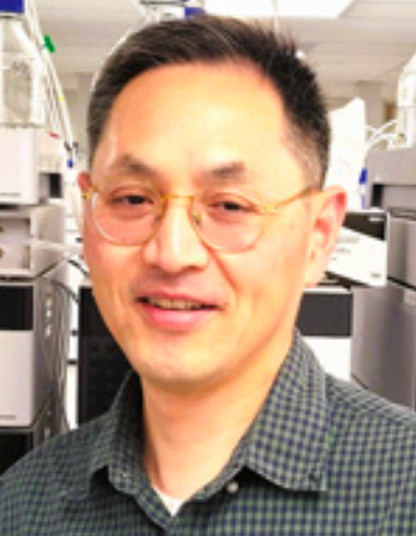 Chuping Luo is a Senior Research Scientist in Advanced Materials Technology. He has developed a variety of chromatographic stationary phases, including ion exchange, size exclusion, various types of C18, aromatic phases, mixed-mode, and HILIC phases, for the applications in small drugs and bioseparations on UHPLC and SFC systems. Dr. Luo’s scientific interests are in developing innovative materials, hardware, and instruments for fast separations and diagnostics, and the fundamental understandings therein. Dr. Luo has been serving as the executive board member of the Chinese American Chromatography Association (CACA) since 2008 and was the former CACA president who served the term of 2016 – 2018.