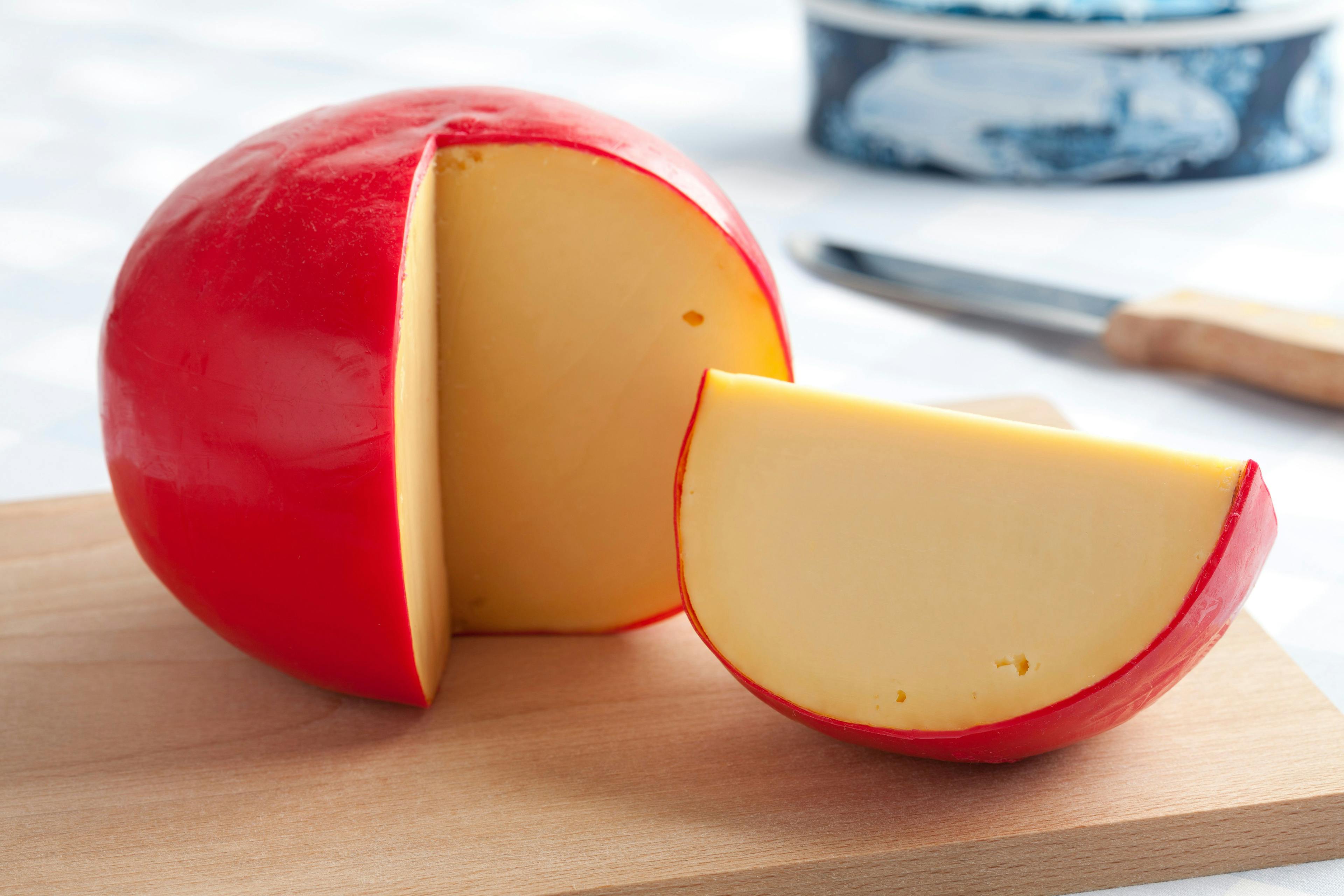 Edam cheese on a cutting board | Image Credit: © Picture Partners - stock.adobe.com